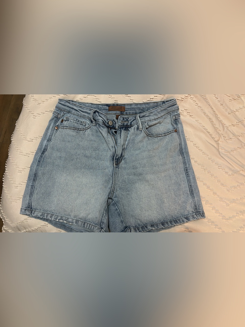 JUDY BLUE Light Wash Denim Women's Shorts - Classic Casual